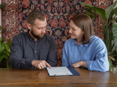 Wie Sie in 30 Minuten pro Woche mit einer Notion‑Vorlage Wissen aus 1:1‑Gesprächen teamweit verfügbar machen