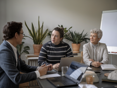 Wie Sie Besprechungen mit drei Kennzahlen bewerten und deren Dauer systematisch um ein Drittel reduzieren